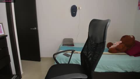 Evelyn online show from February 2025 07:34:01 PM