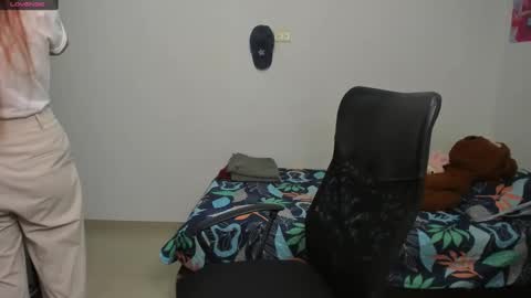 Evelyn online show from February 2025 01:04:02 AM