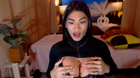 kiara_trans online show from April 2026 10:49:02 AM