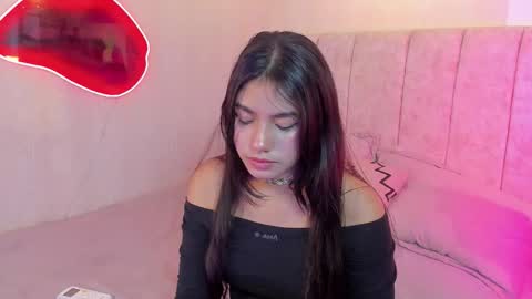 Snapshot of kiara_violet_ chatting on March 2026 01:29:02 PM Kiara online show from March 2026 01:29:02 PM