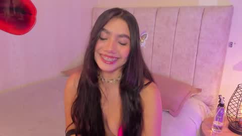 Snapshot of kiara_violet_ chatting on April 2026 10:21:02 PM Kiara online show from April 2026 10:21:02 PM