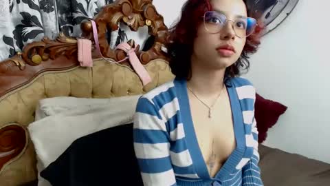 kiaralenon online show from December 2024 10:45:01 PM