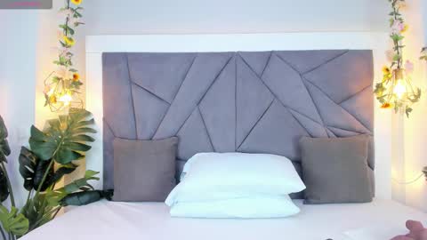 kiarha  online show from November 2025 03:06:01 AM