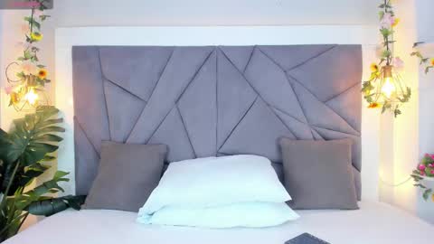 kiarha  online show from December 2025 03:14:02 AM