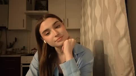 Ola my name is Lissa  Lets hit 10 Thumbs Up together   online show from April 2026 04:04:01 PM