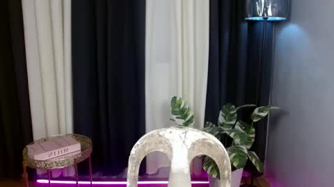 Im Mia online show from October 2025 11:09:02 AM