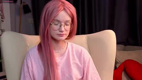 kiki_blue_eyes online show from January 2026 04:28:01 AM