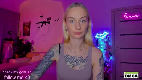 Snapshot of kiki_cute__ chatting on November 2025 09:28:01 PM Kiki online show from November 2025 09:28:01 PM