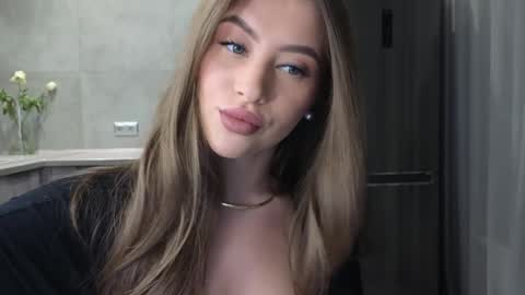 Snapshot of killer__girls chatting on December 2024 10:37:01 PM EvaAnna online show from December 2024 10:37:01 PM