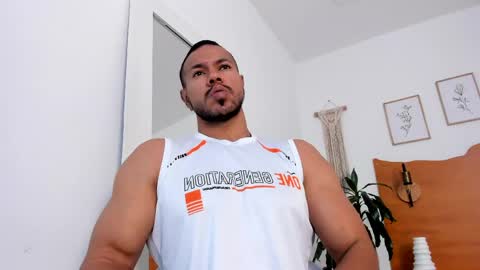 Snapshot of killua_zagarra_ chatting on April 2026 08:21:01 PM Kilua Muscle guy online show from April 2026 08:21:01 PM