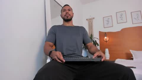 Snapshot of killua_zagarra_ chatting on May 2026 09:19:01 PM Kilua Muscle guy online show from May 2026 09:19:01 PM