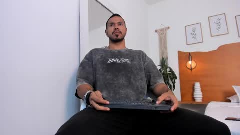 Snapshot of killua_zagarra_ chatting on May 2026 07:12:02 PM Kilua Muscle guy online show from May 2026 07:12:02 PM
