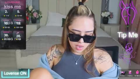 Kim online show from October 2025 01:17:02 PM