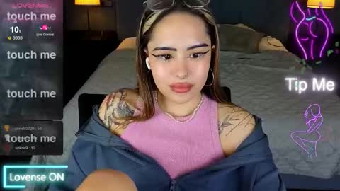 Kim online show from November 2025 08:27:01 AM