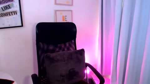 Snapshot of kim_burton_1 chatting on July 2026 01:15:01 PM Kimberly online show from July 2026 01:15:01 PM
