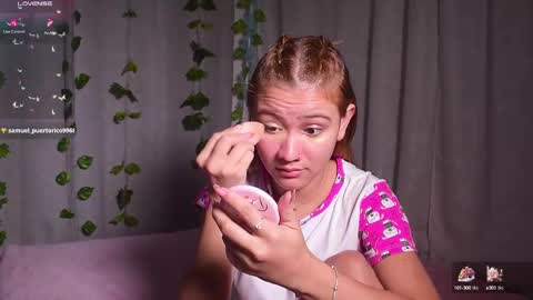 ISABELLA 3 online show from December 2024 01:43:02 PM