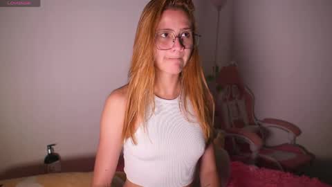Snapshot of kim_dolls1823 chatting on May 2026 07:37:01 AM ISABELLA 3 online show from May 2026 07:37:01 AM