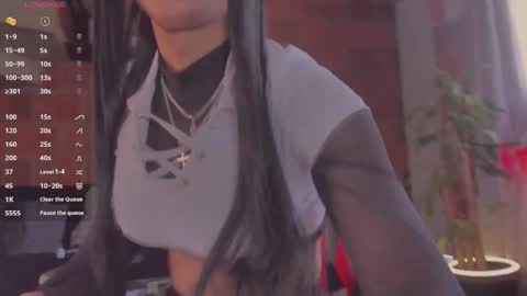 KIM QUEENS online show from September 2025 02:40:02 PM