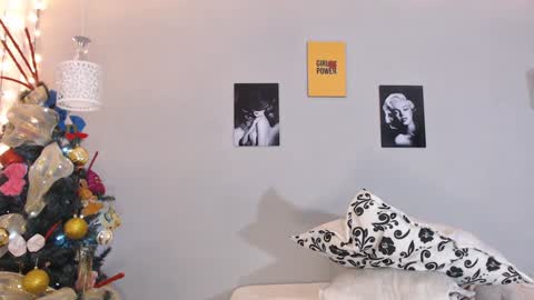 Kim  Yuk online show from December 2024 01:39:02 AM