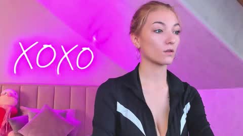 kimberlly_smith online show from November 2025 12:09:01 AM