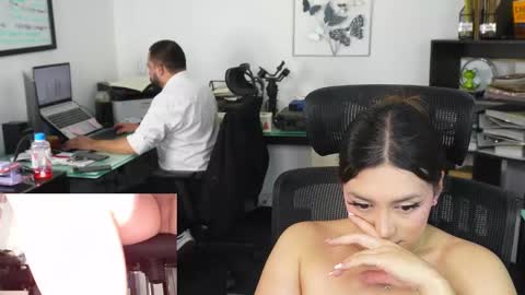 Kimberly 1200-1900 GMT-5 online show from December 2024 11:40:01 PM