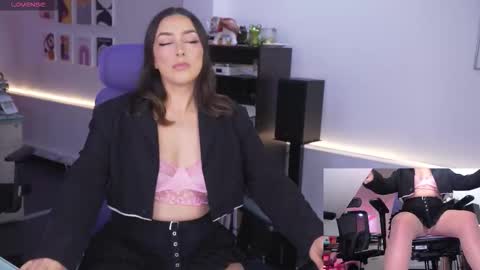 Kimberly 1200-1900 GMT-5 online show from February 2026 05:11:02 PM