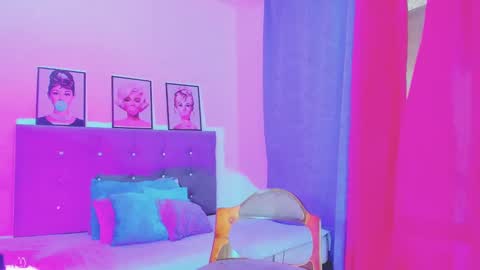 Your Queen KIM online show from December 2024 02:59:01 PM