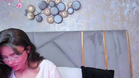  KIM  online show from March 2025 02:48:01 AM