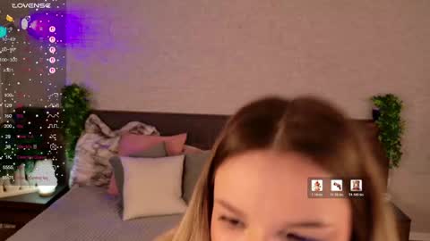 Snapshot of kimevanss chatting on April 2026 11:02:02 AM KimEvanss online show from April 2026 11:02:02 AM