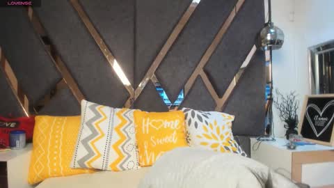 Kimy online show from December 2025 01:42:01 PM