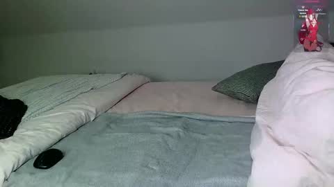 Snapshot of kimihoney_ chatting on October 2025 07:27:02 PM Help me reach 100 thumbs up online show from October 2025 07:27:02 PM