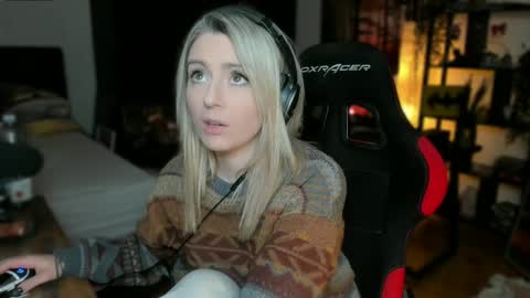 Wolfs Girl online show from February 2025 07:13:01 PM