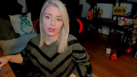 Wolfs Girl online show from October 2025 06:18:02 PM