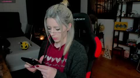 Wolfs Girl online show from November 2025 08:24:02 PM