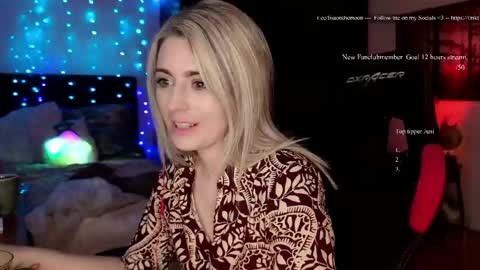 Snapshot of kimilee22 chatting on June 2026 06:02:01 PM Wolfs Girl online show from June 2026 06:02:01 PM