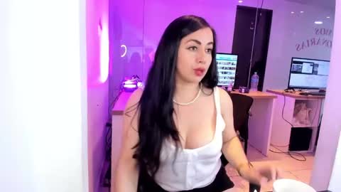 Camila online show from September 2025 01:14:02 PM