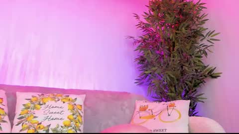 Natalie online show from September 2025 07:30:02 PM