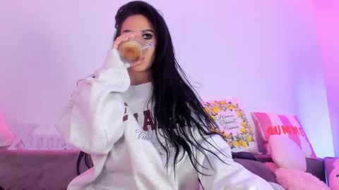 Snapshot of kimkardassiann chatting on December 2025 09:44:02 PM Natalie online show from December 2025 09:44:02 PM