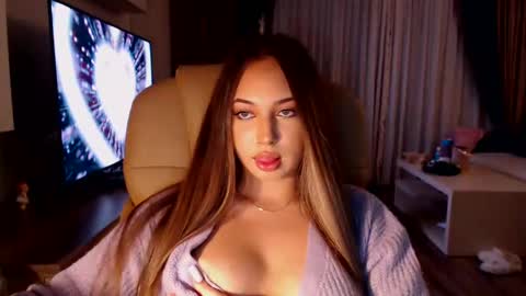 Kim Lee  online show from December 2024 08:47:01 PM