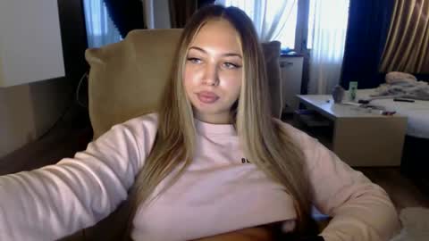 Kim Lee  online show from November 2025 01:22:02 PM