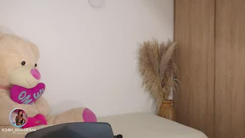 Kim  online show from April 2026 01:47:02 AM