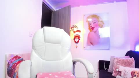 kimmberly_saenz_ online show from December 2024 10:55:01 PM