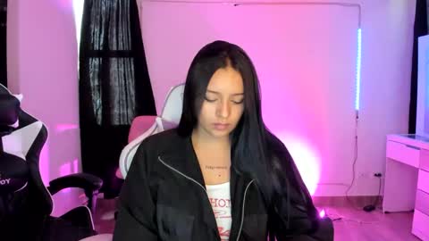 Snapshot of kimmi_foxy chatting on January 2025 08:31:02 PM kimmi online show from January 2025 08:31:02 PM