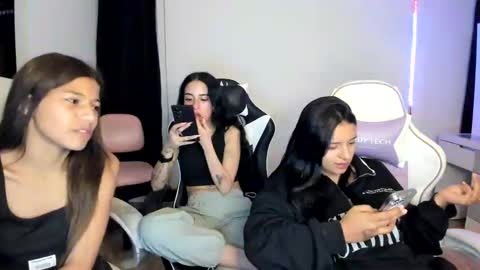 Snapshot of kimmi_foxy chatting on February 2025 11:20:02 PM kimmi online show from February 2025 11:20:02 PM