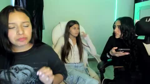 Snapshot of kimmi_foxy chatting on February 2025 10:42:02 PM kimmi online show from February 2025 10:42:02 PM