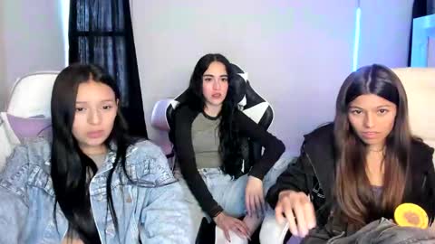 Snapshot of kimmi_foxy chatting on February 2025 10:37:01 PM kimmi online show from February 2025 10:37:01 PM