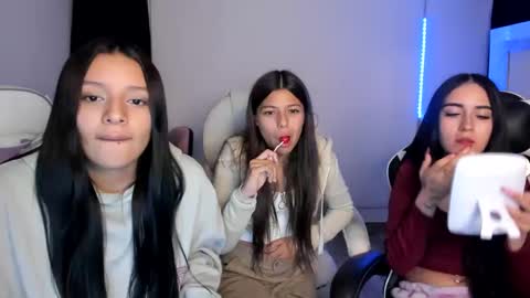 Snapshot of kimmi_foxy chatting on February 2025 11:35:01 PM kimmi online show from February 2025 11:35:01 PM