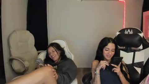 Snapshot of kimmi_foxy chatting on February 2025 02:32:02 AM kimmi online show from February 2025 02:32:02 AM