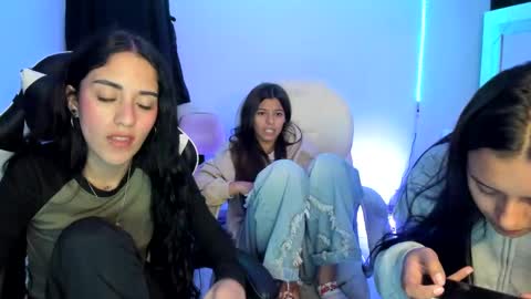 Snapshot of kimmi_foxy chatting on March 2025 11:11:01 PM kimmi online show from March 2025 11:11:01 PM