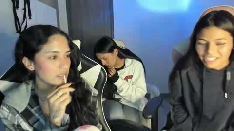 Snapshot of kimmi_foxy chatting on November 2025 11:16:01 PM kimmi online show from November 2025 11:16:01 PM